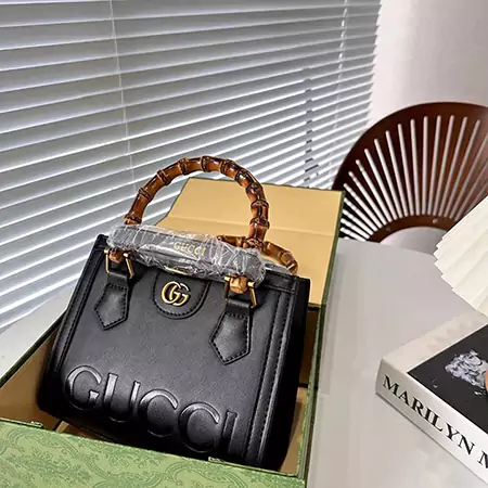 ブランドブラックのMサイズバッグgucciバッグ