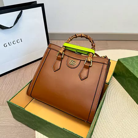 ブランドブラックのMサイズバッグgucciバッグ