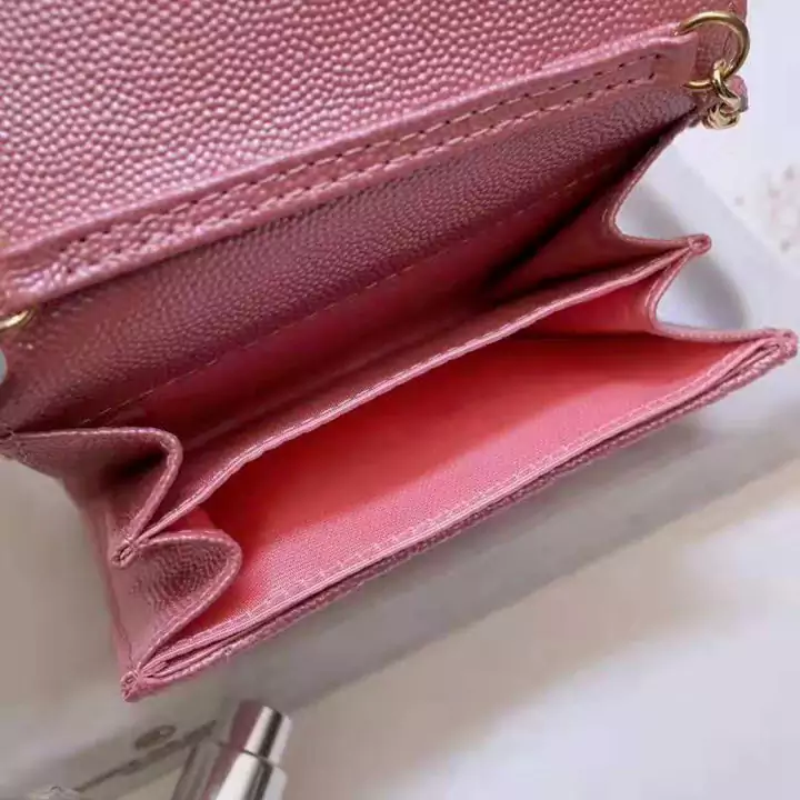 ブランドシャネル/Chanel財布 洗練された小銭入れはミニで少しレトロな可愛らしい雰囲気があります財布