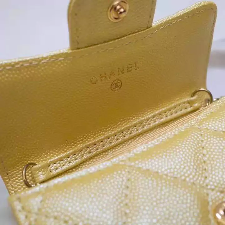 ブランドシャネル/Chanel財布 洗練された小銭入れはミニで少しレトロな可愛らしい雰囲気があります財布