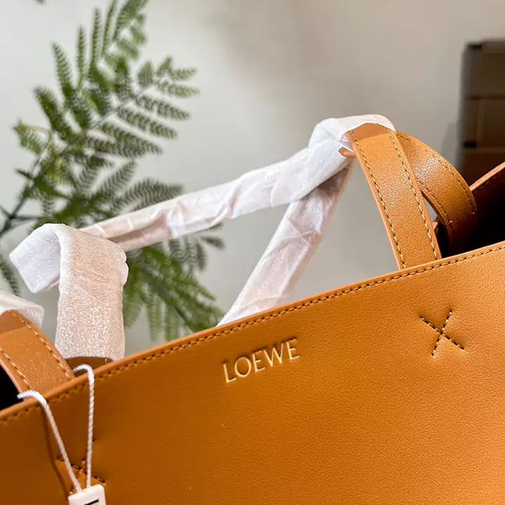 ブランドロエベ/Loeweセンターサイズ光沢牛革バッグ，菱形紋様折り畳み重ね合わせバッグ，ミニサイズエベバッグ，ロエベバッグ